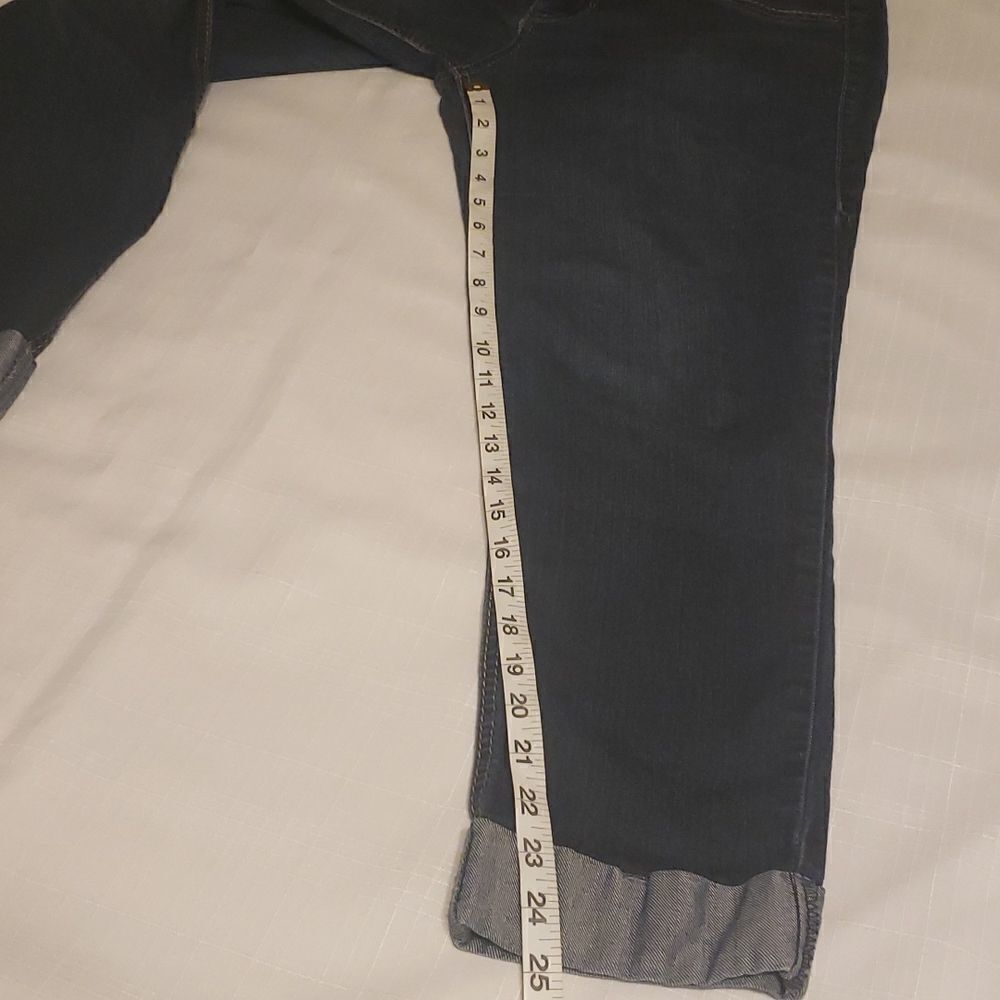 17/21 size 8 jeans. - Picture 4 of 8